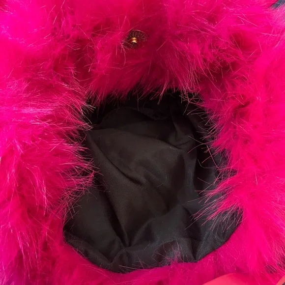 FURRY HANDBAG/CROSSBODY
FUCHSIA
two strap bag
Crossbody chain - Picture 2 of 5